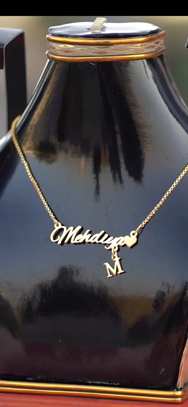 single-name-necklace